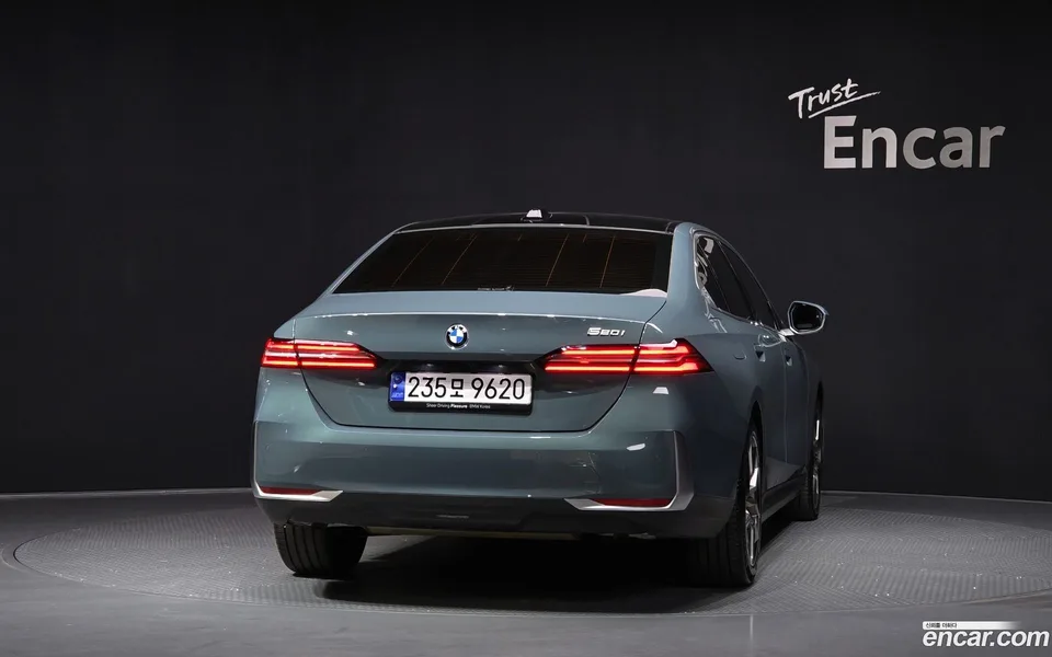 BMW 5 Series 520i 2024 — миниатюра 4
