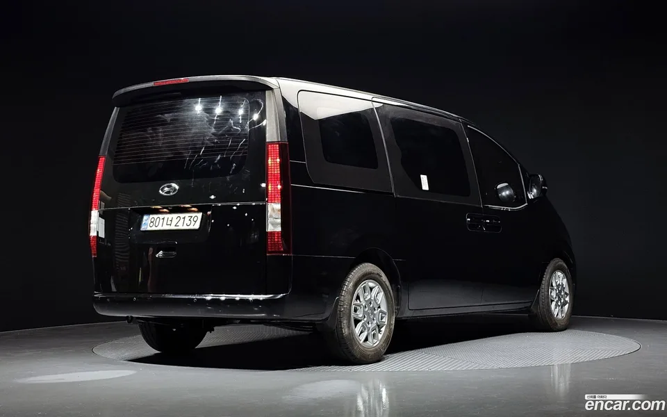 Hyundai Staria 5 2023 — миниатюра 2