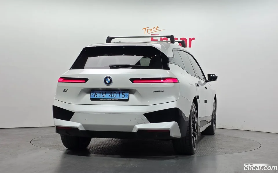 BMW iX xDrive50 2023 — миниатюра 4