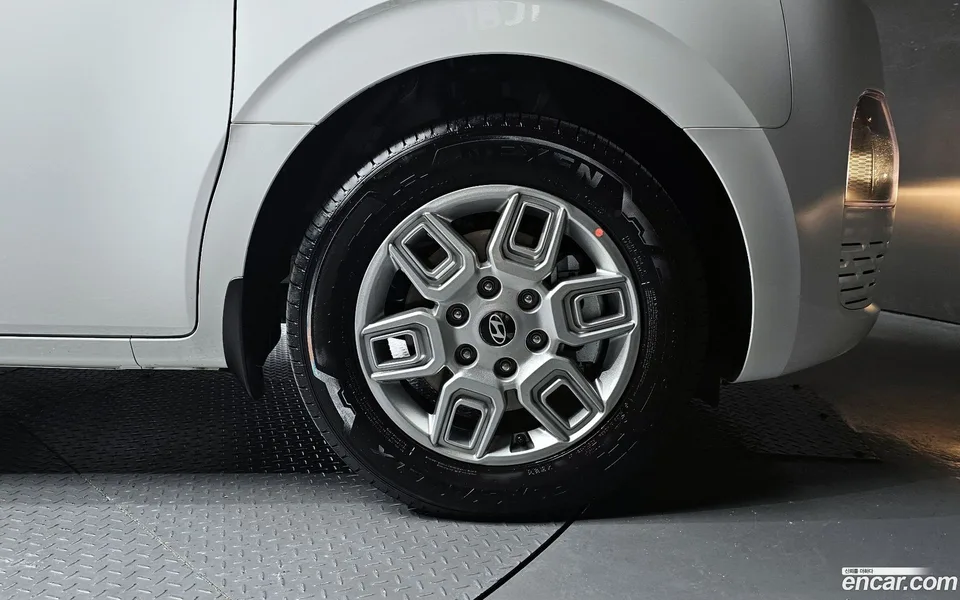 Hyundai Staria HEV 1.6 5 2025 — миниатюра 5