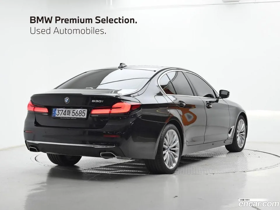 BMW 5 Series 530i 2022 — миниатюра 2