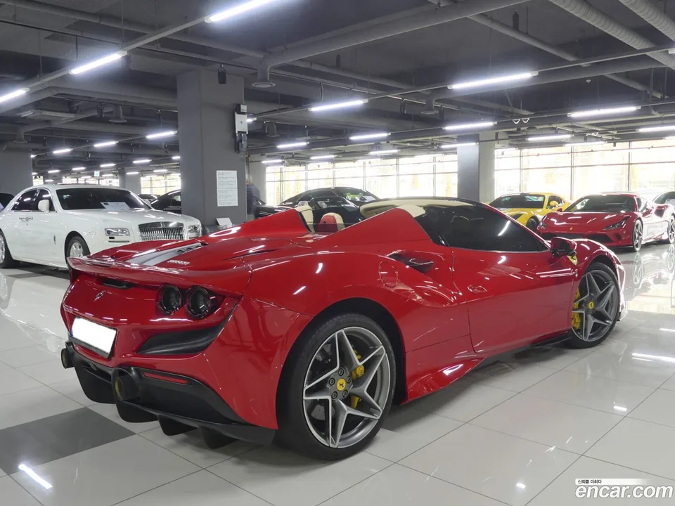 Ferrari F8 Spider 3.9 V8 2023 — миниатюра 3
