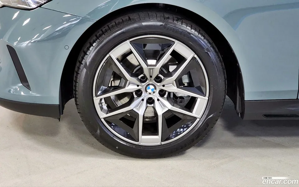 BMW 5 Series 520i 2025 — миниатюра 2