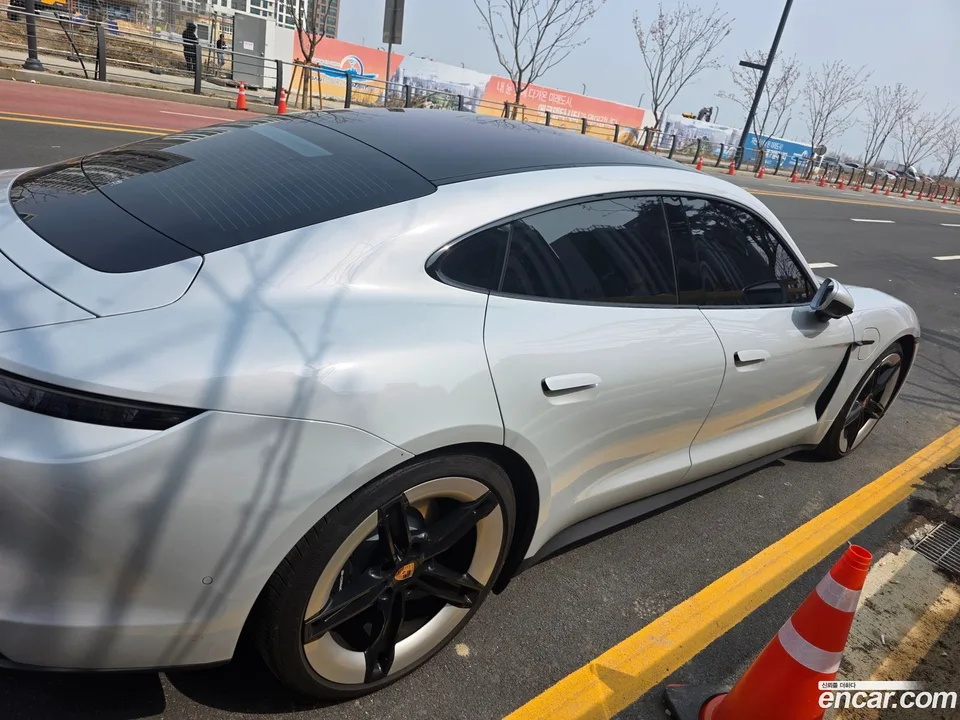 Porsche Taycan 4 2025 — миниатюра 3