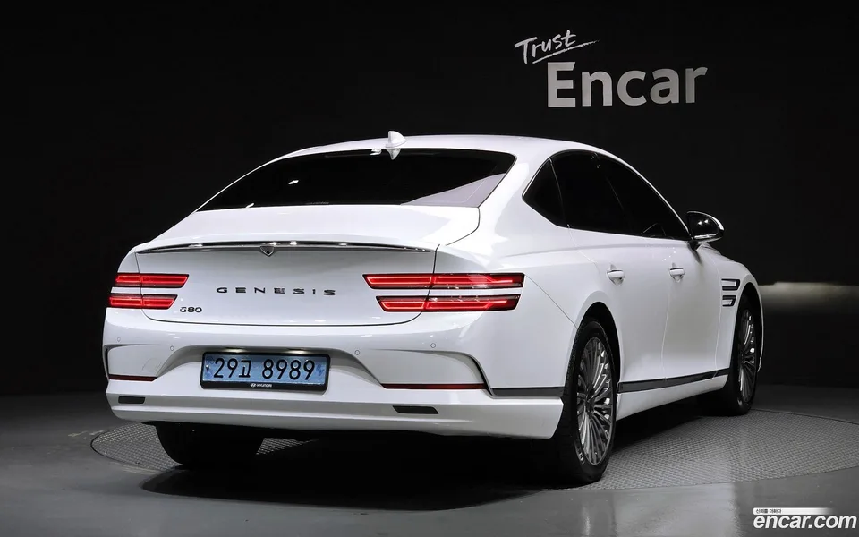 Genesis Electrified G80 e-AWD 2022 — миниатюра 2