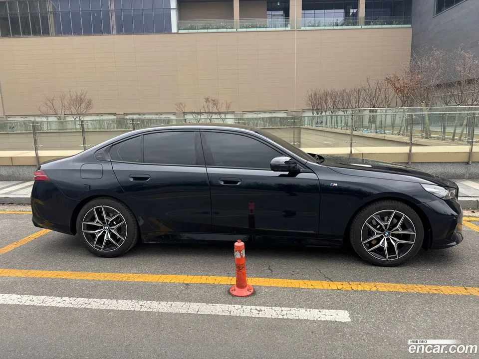 BMW 5 Series 523d M 2025 — миниатюра 5