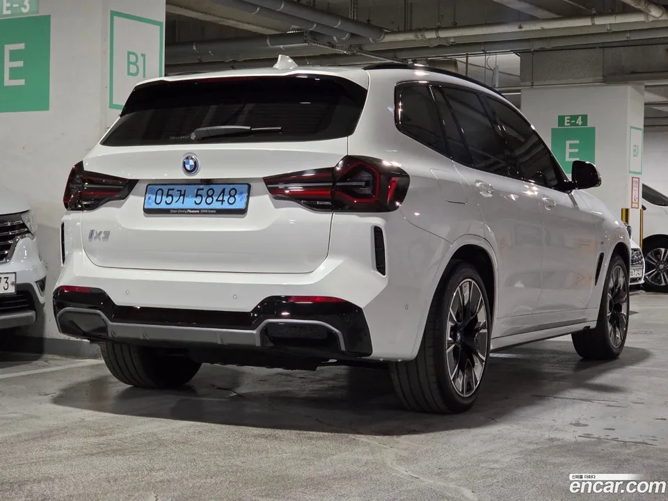 BMW iX3 M 2023 — миниатюра 2