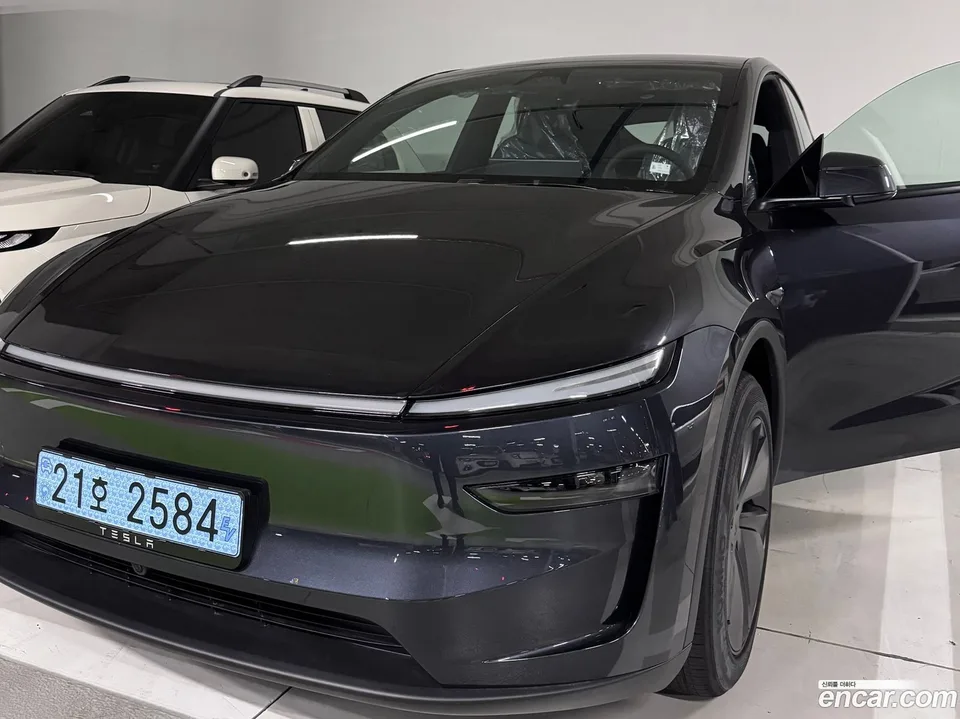 Tesla Model Y RWD 2026 — миниатюра 2