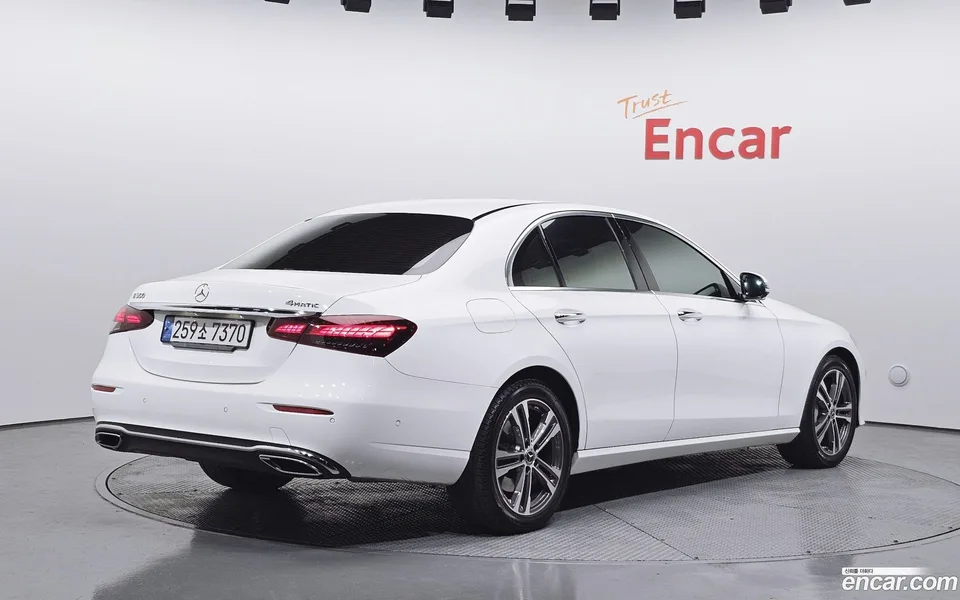 Mercedes-Benz E-Class E350 4MATIC 2022 — миниатюра 2
