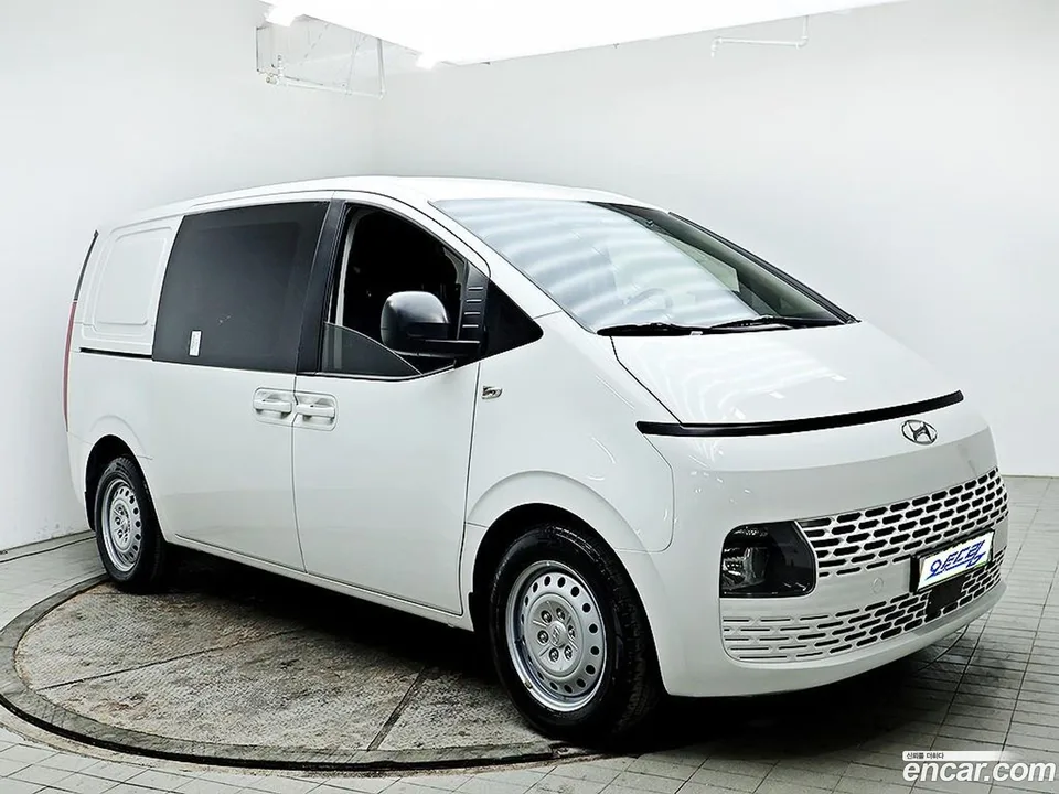 Hyundai Staria 5 2023 — миниатюра 2