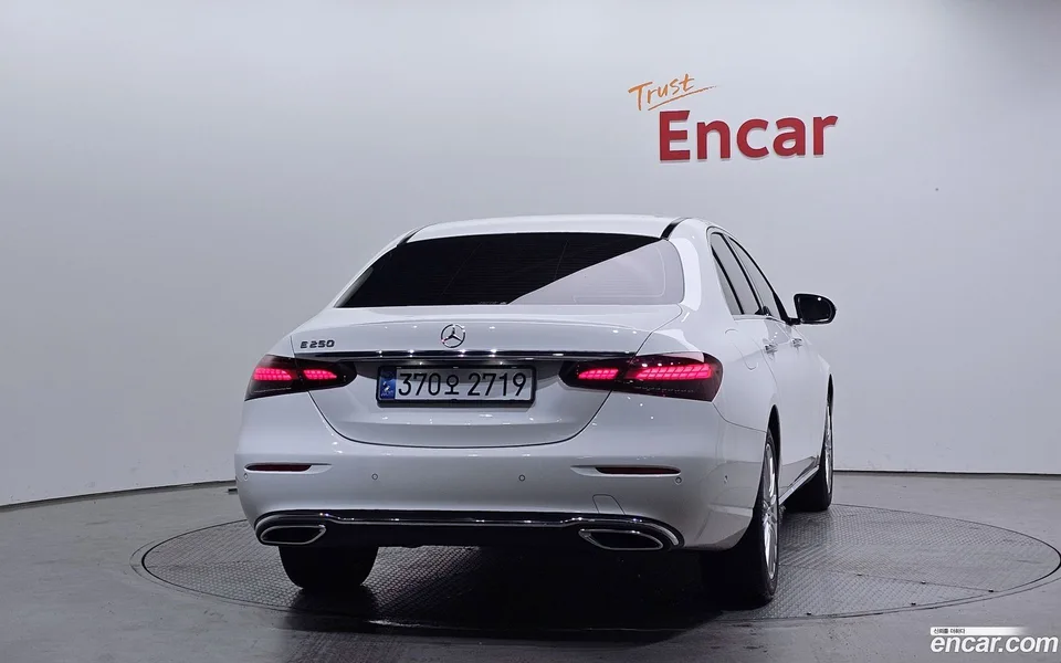 Mercedes-Benz E-Class E250 2022 — миниатюра 4