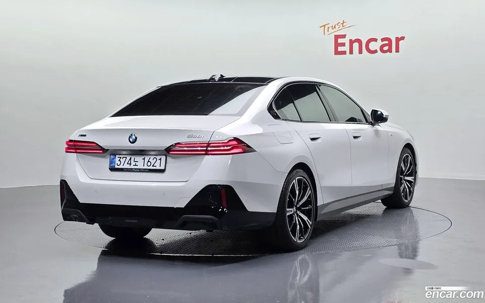BMW 5 Series 530i xDrive M 2025 — миниатюра 2