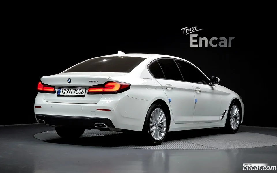 BMW 5 Series 520i 2023 — миниатюра 2
