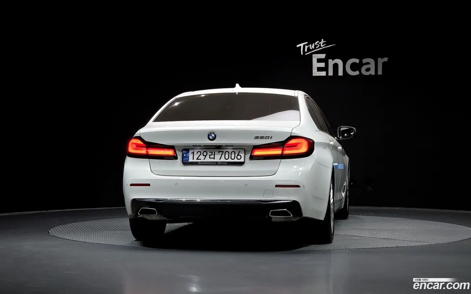 BMW 5 Series 520i 2023 — миниатюра 4