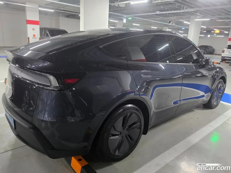 Tesla Model Y RWD 2025 — миниатюра 4