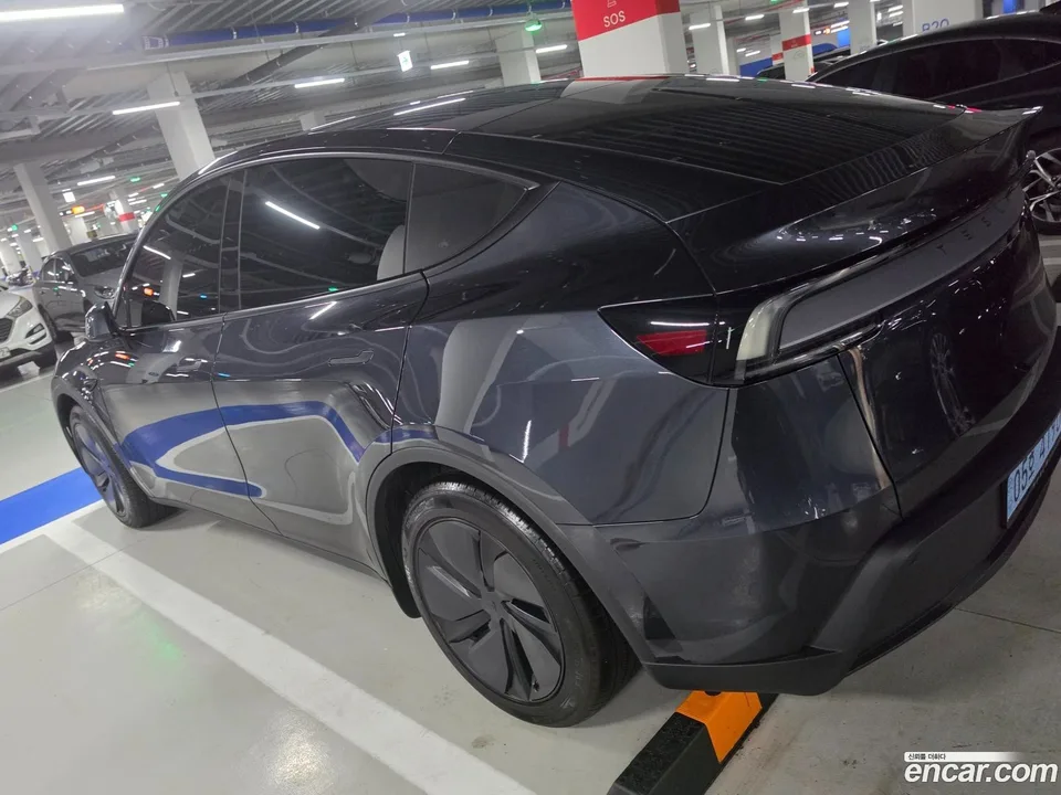 Tesla Model Y RWD 2025 — миниатюра 5