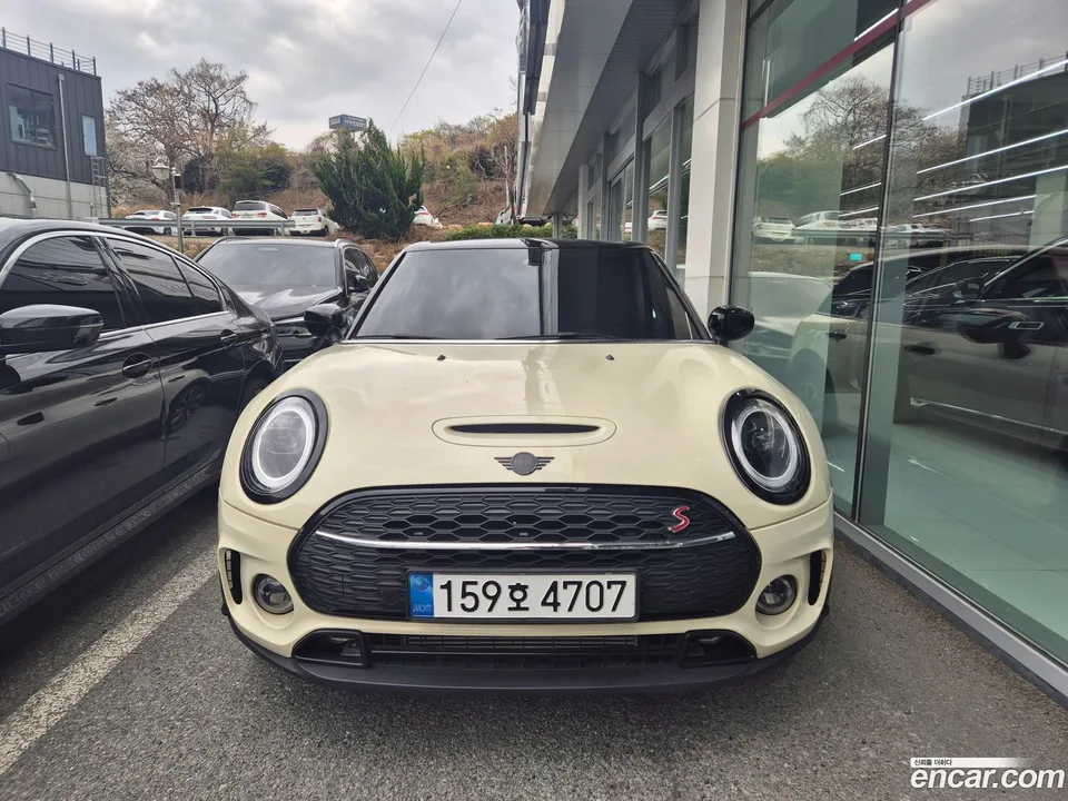 MINI Cooper S Clubman 2022 — фото 1, купить с доставкой в Москву