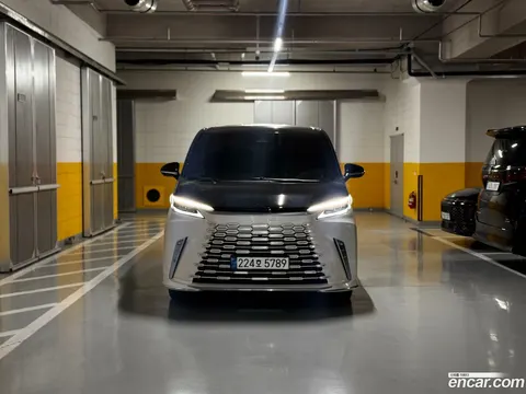 Lexus LM 2024 купить в Москве