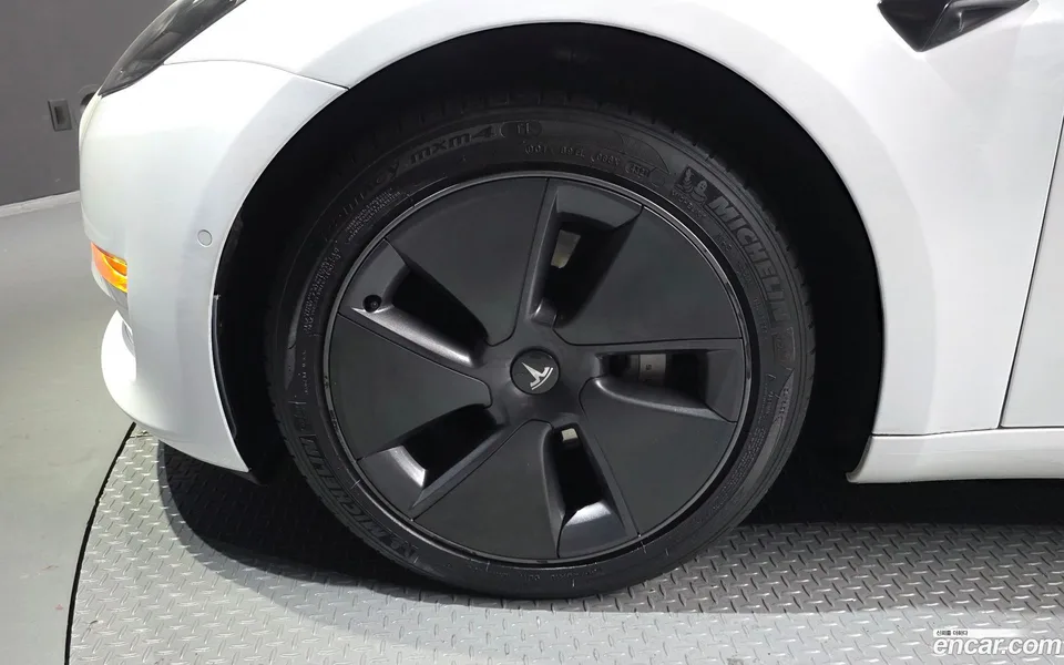 Tesla Model 3 AWD 2022 — миниатюра 5