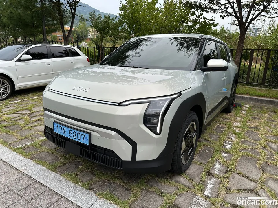Kia EV3 2WD 2025 — фото 1, купить с доставкой в Москву