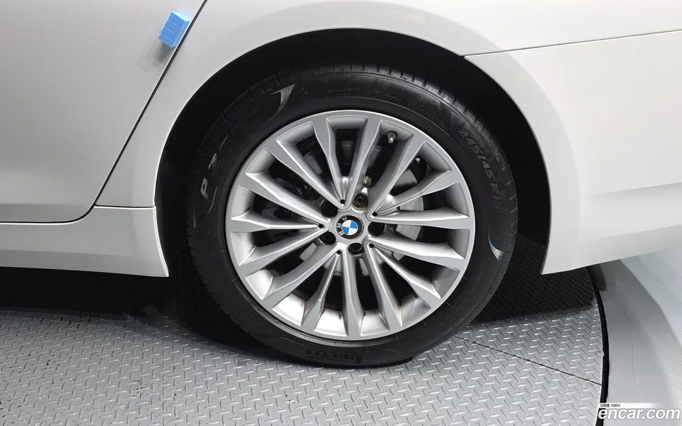 BMW 5 Series 520i 2023 — миниатюра 5