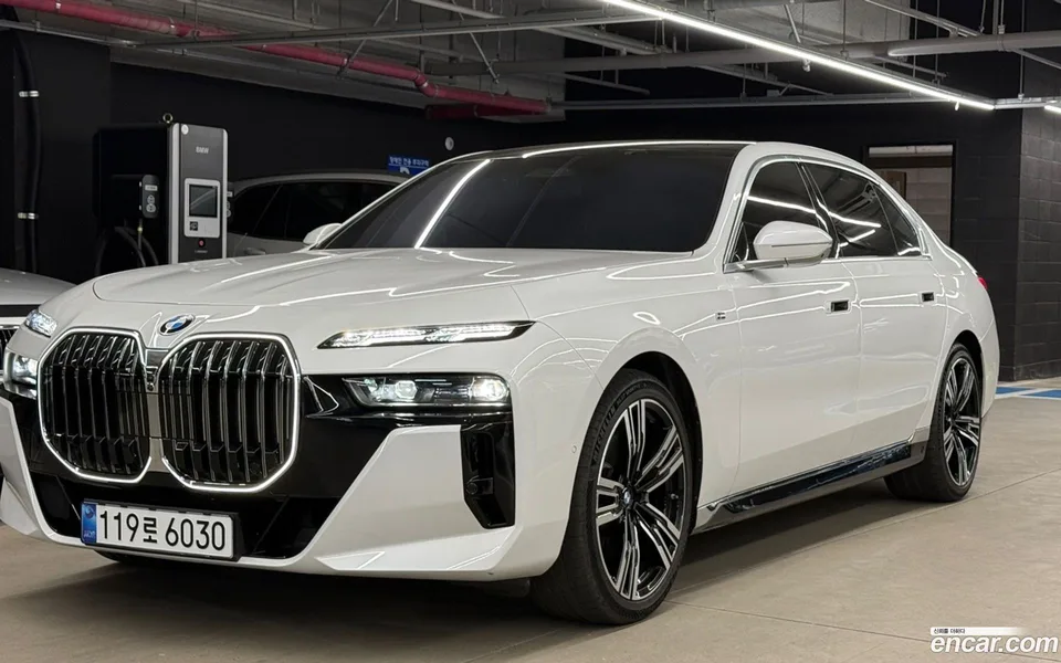 BMW 7 Series 740i xDrive M 2025 — фото 1, купить с доставкой в Москву