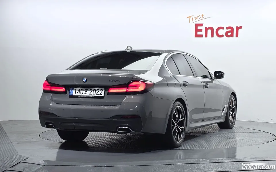 BMW 5 Series 530i M 2022 — миниатюра 2