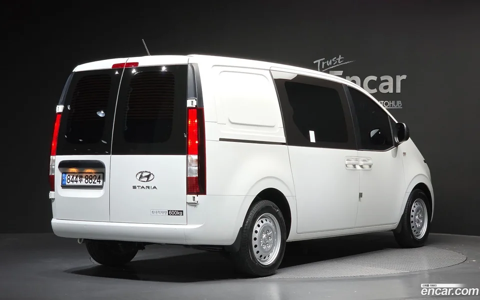 Hyundai Staria 5 2024 — миниатюра 2