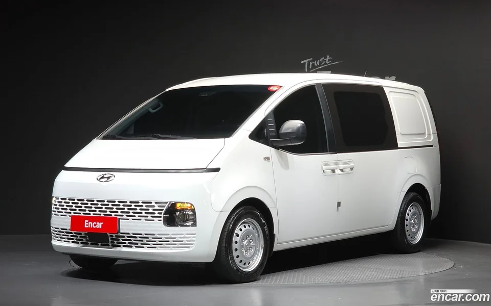 Hyundai Staria 5 2024 — фото 1, купить с доставкой в Москву