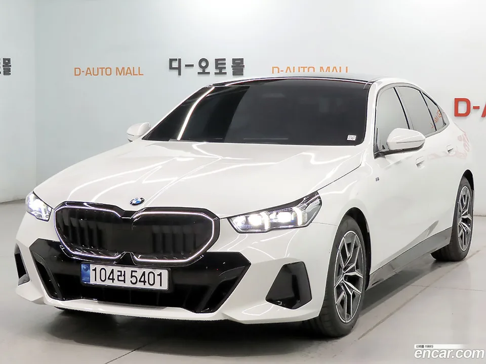 BMW 5 Series 520i M 2025 — фото 1, купить с доставкой в Москву
