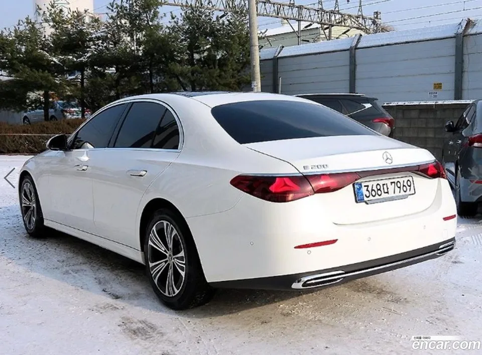 Mercedes-Benz E-Class E200 2024 — миниатюра 3