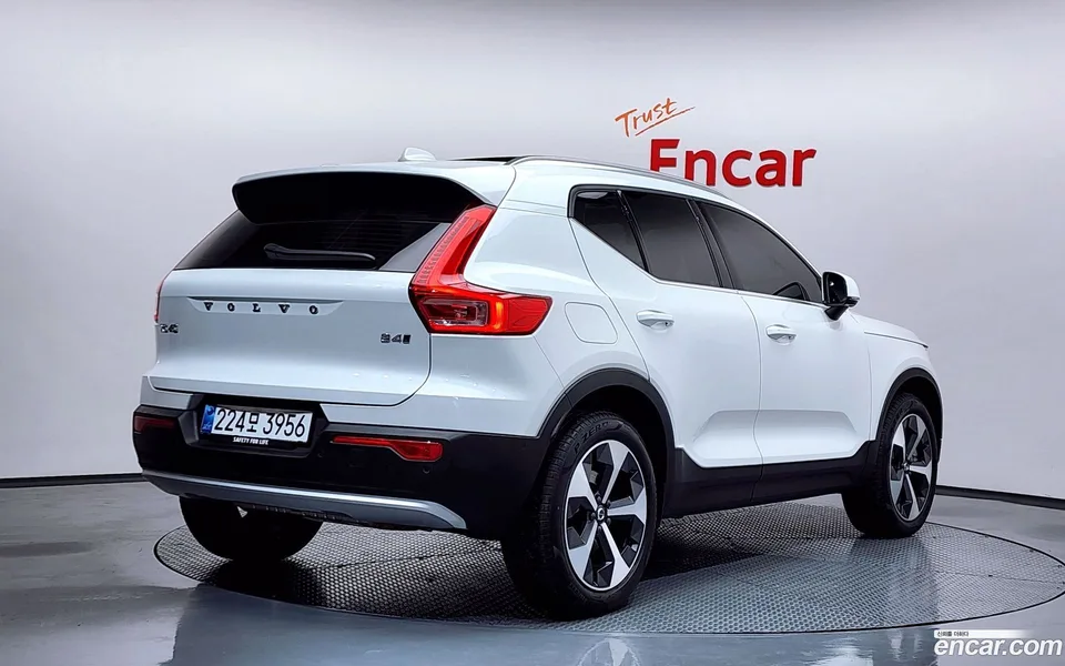 Volvo XC40 B4 2025 — миниатюра 2