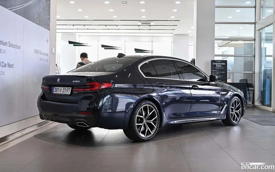 BMW 5 Series 530i xDrive M 2022 — миниатюра 2