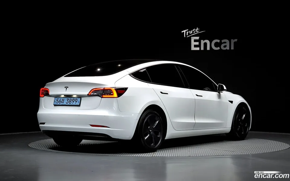 Tesla Model 3 AWD 2022 — миниатюра 2