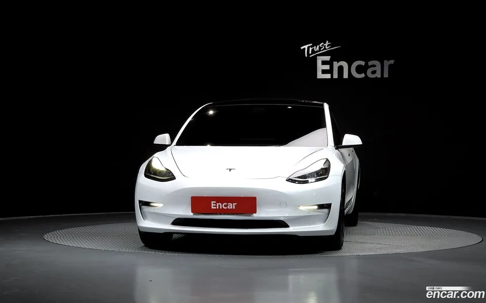 Tesla Model 3 AWD 2022 — миниатюра 3