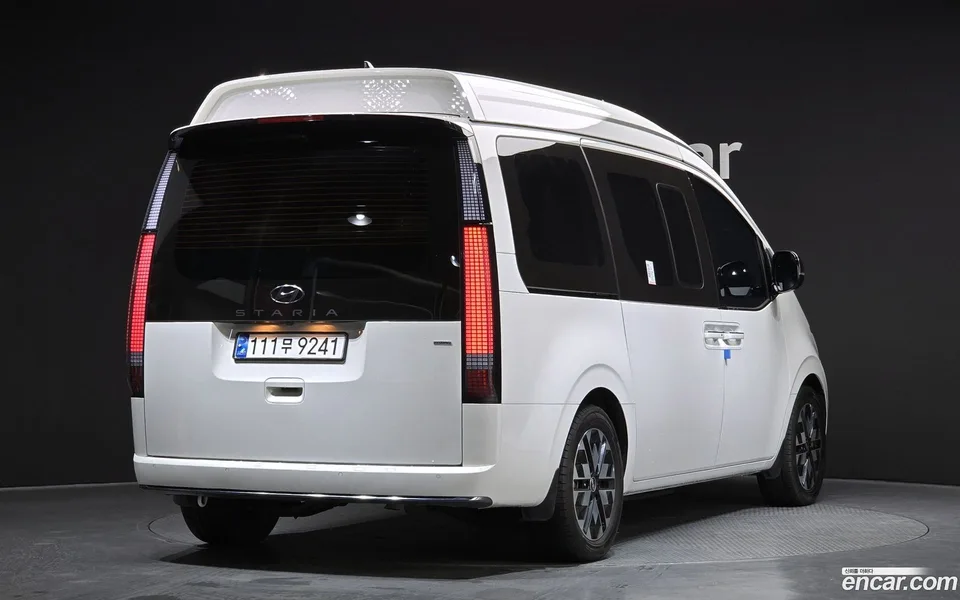 Hyundai Staria 4WD 7 2024 — миниатюра 2