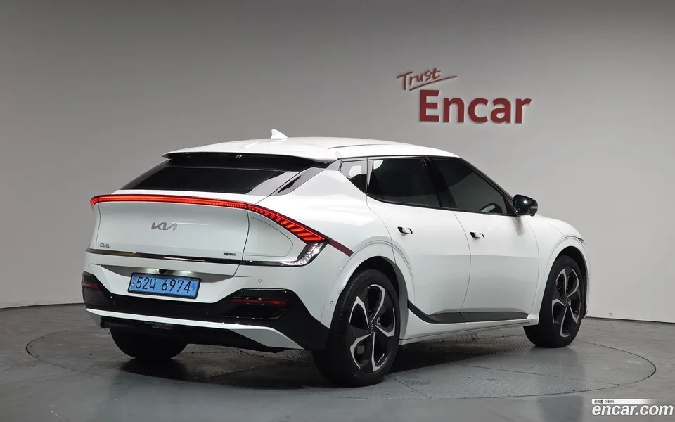 Kia EV6 4WD 2023 — миниатюра 2
