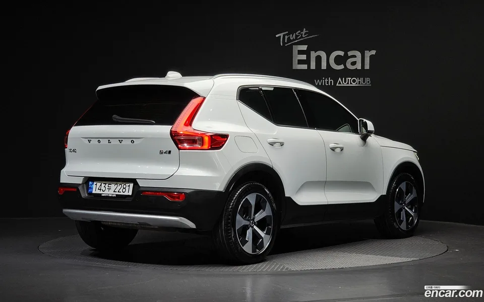 Volvo XC40 B4 2023 — миниатюра 2