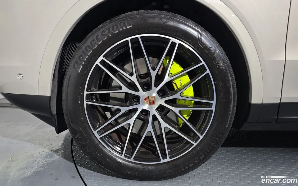 Porsche Cayenne 3.0 E- 2025 — миниатюра 5