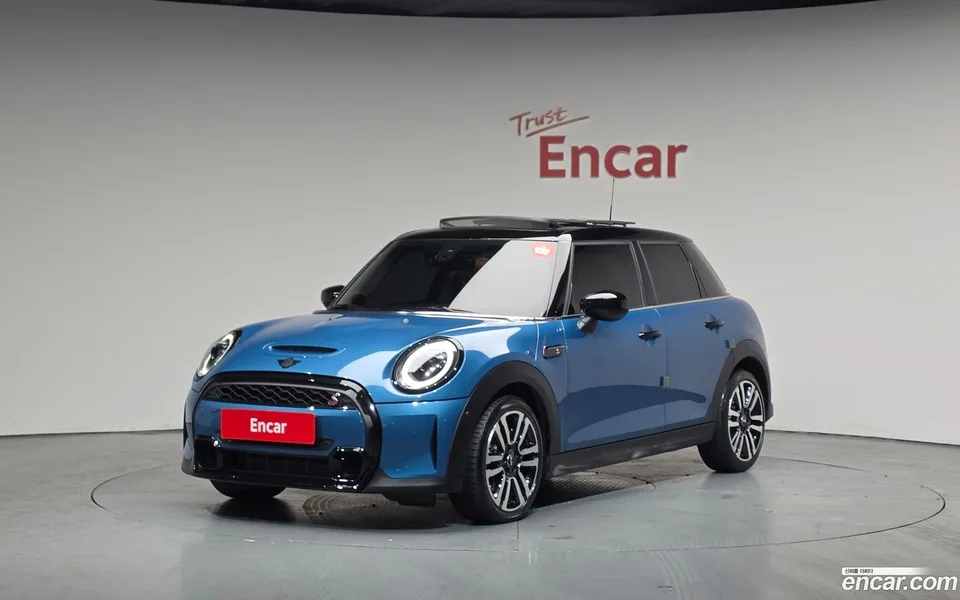 MINI Cooper S 5 2024 — фото 1, купить с доставкой в Москву