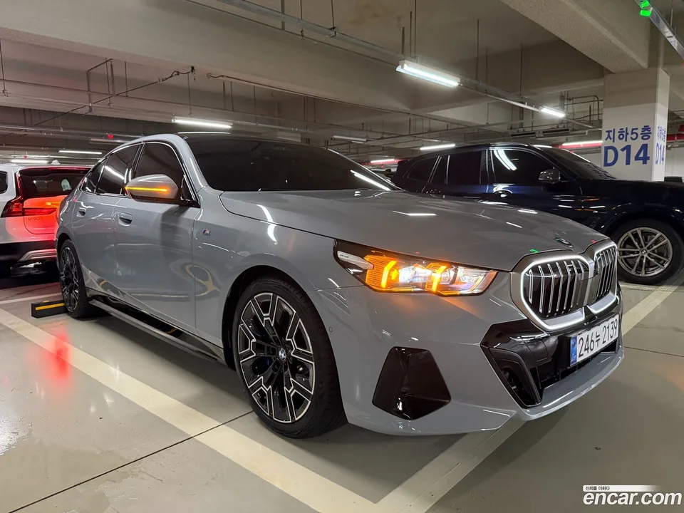 BMW 5 Series 530e xDrive M 2025 — миниатюра 2