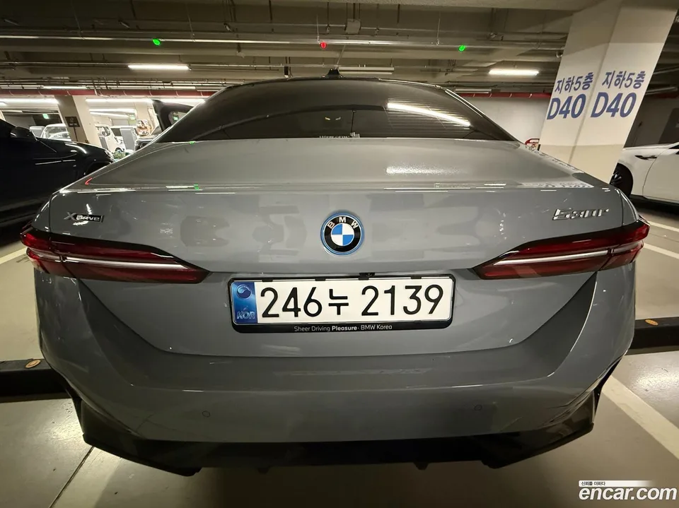 BMW 5 Series 530e xDrive M 2025 — миниатюра 5
