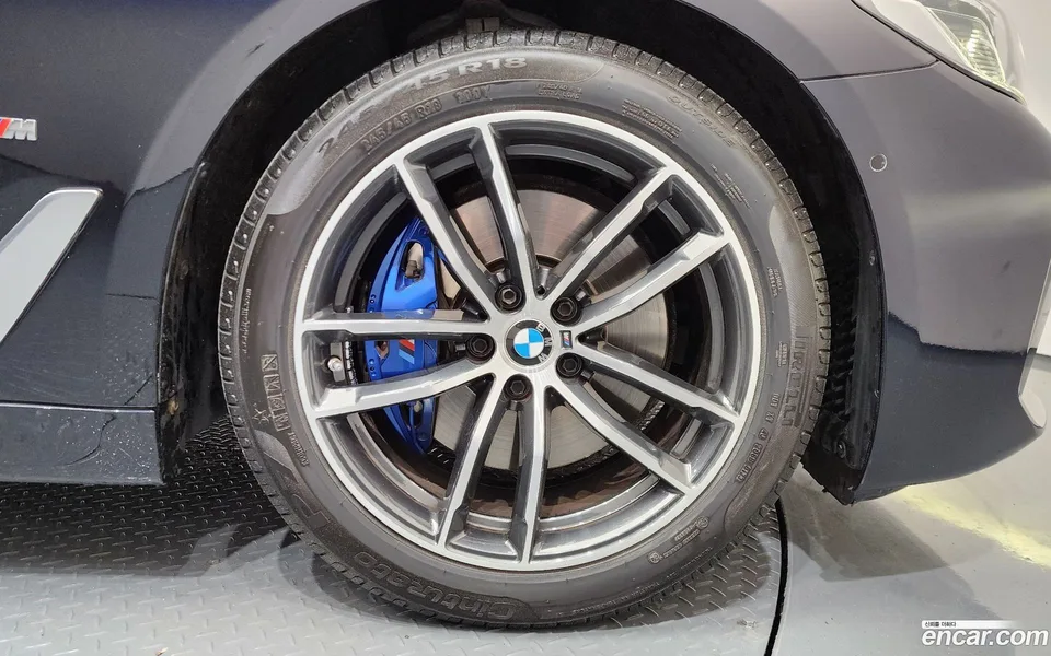BMW 5 Series 520i M 2023 — миниатюра 5