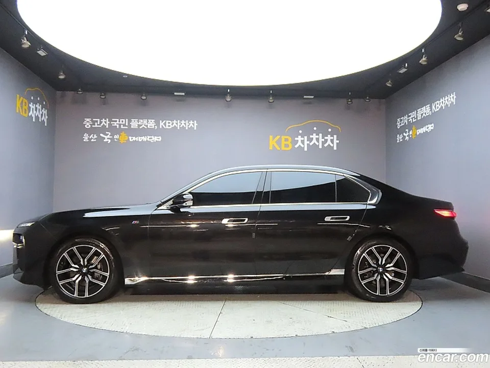 BMW 7 Series 740d xDrive M 2025 — миниатюра 5
