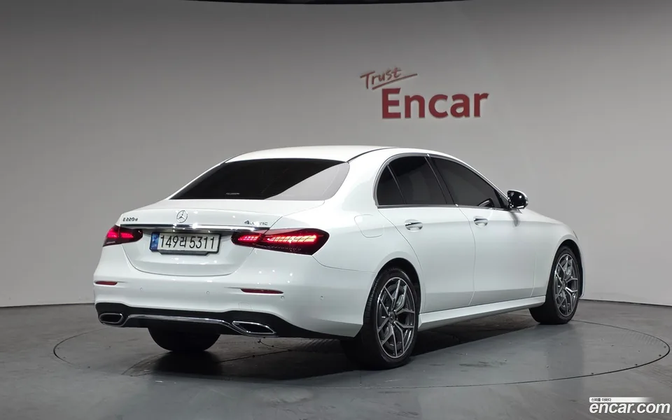 Mercedes-Benz E-Class E220d 4MATIC AMG Line 2023 — миниатюра 2