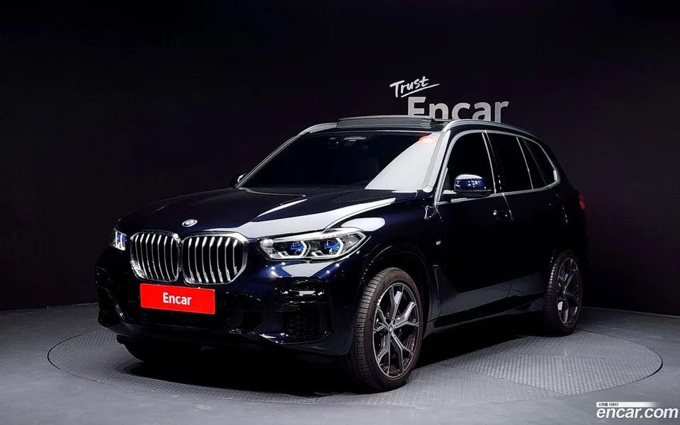 BMW X5 xDrive 40i M 2022 — фото 1, купить с доставкой в Москву