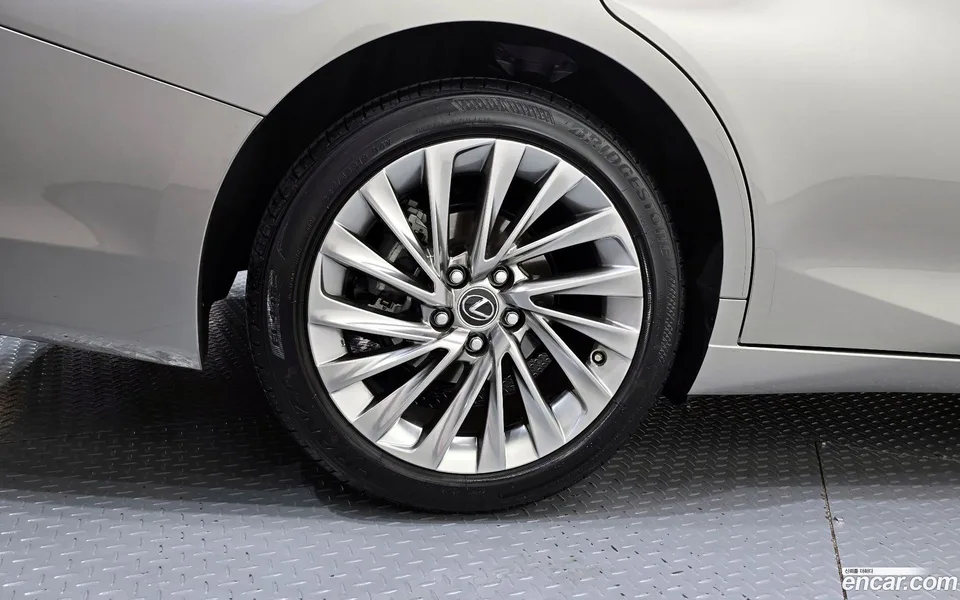 Lexus ES 300h 2024 — миниатюра 5