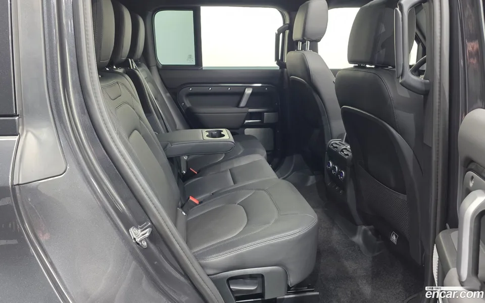 Land Rover Defender 130 P400 2024 — миниатюра 4