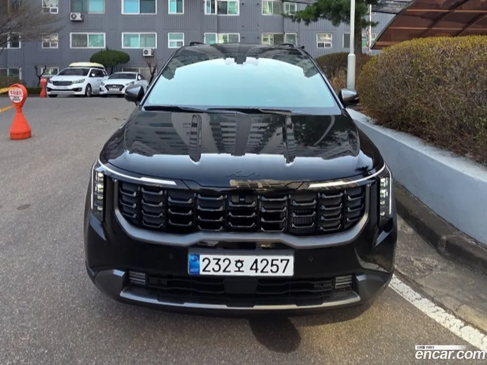 Kia Carnival HEV 9 X Line 2026 — фото 1, купить с доставкой в Москву