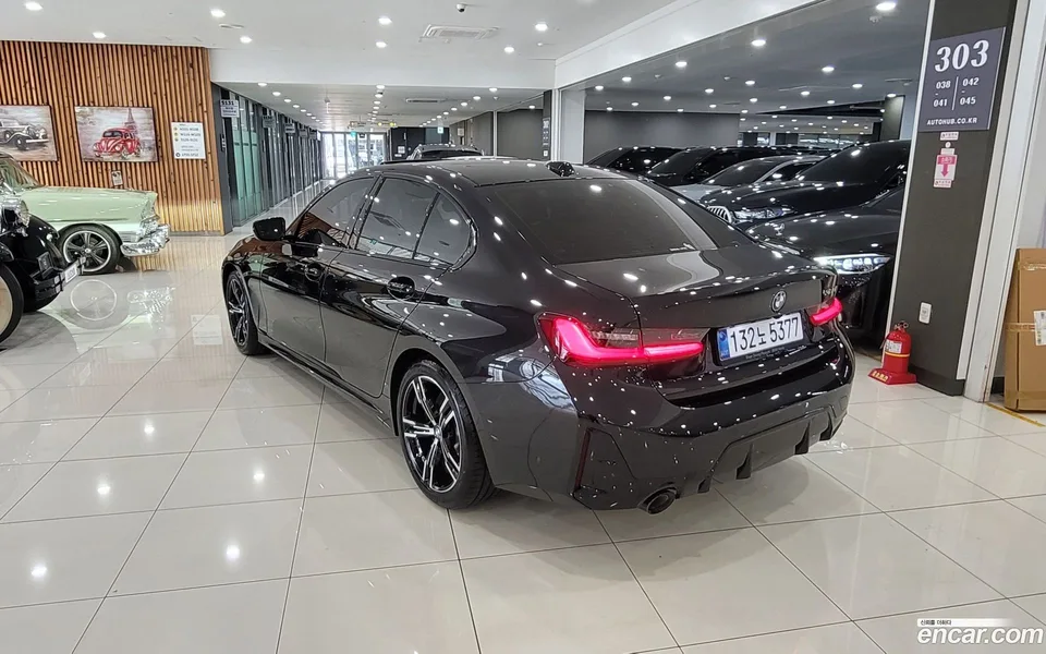 BMW 3 Series 320i M 2023 — миниатюра 2